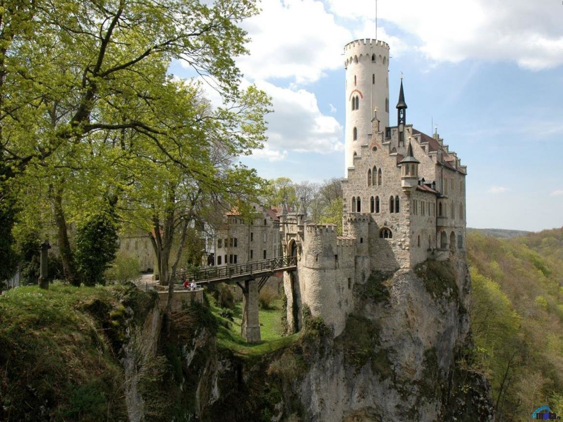 замок лихтенштейн германия фото