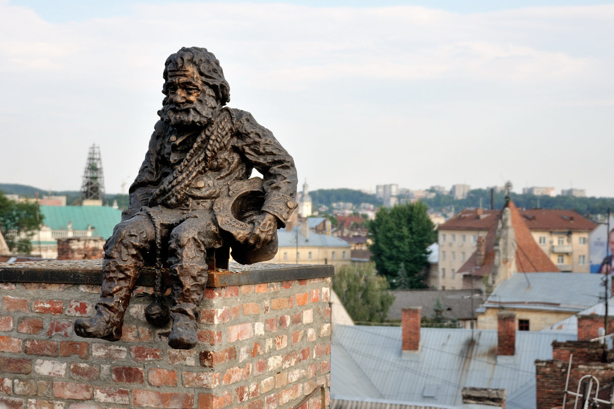 памятник трубочисту во львове фото