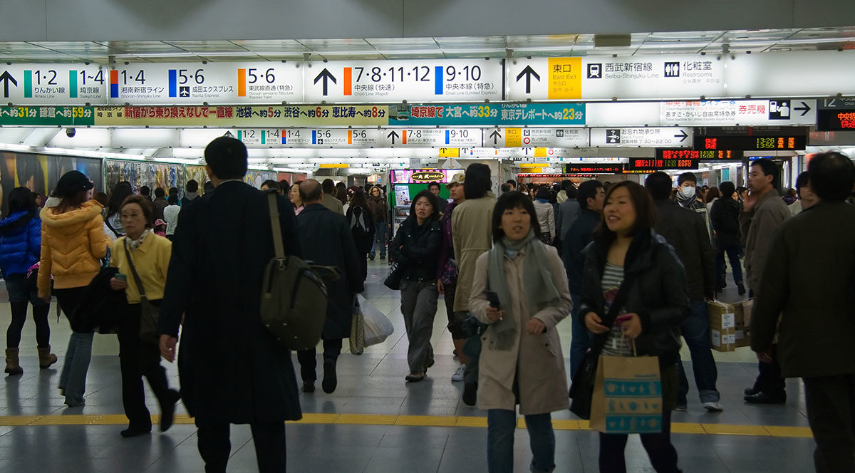 shinjuku station фото