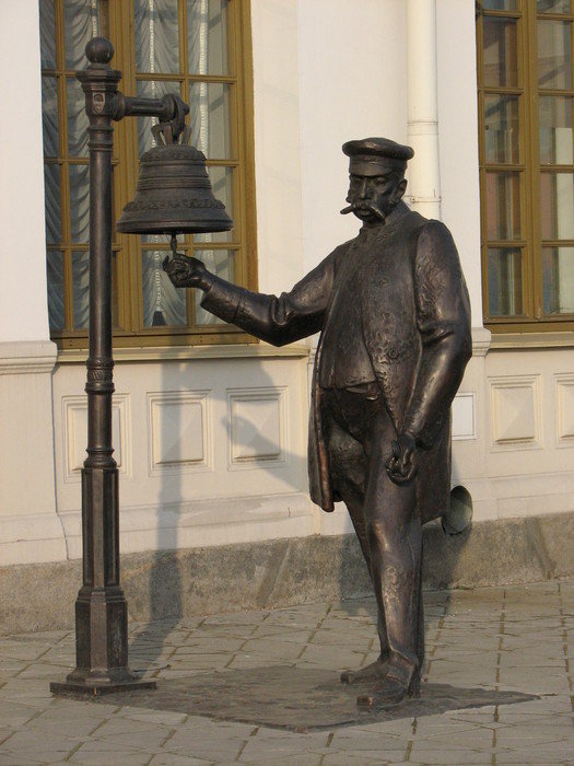памятник на жд вокзале в екатеринбурге фото