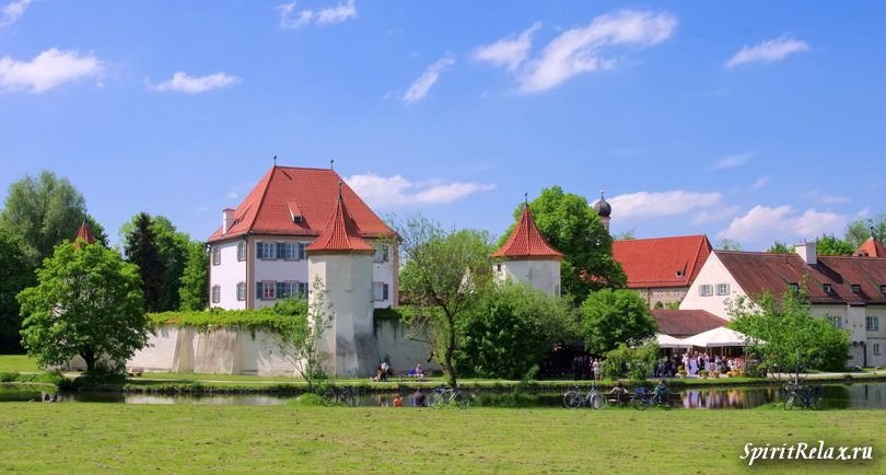 замок блютенбург мюнхен фото