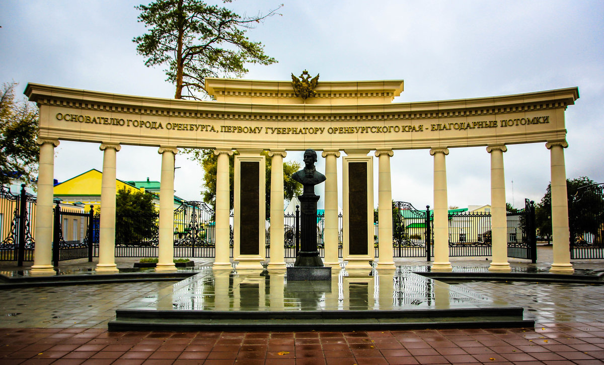 памятник в оренбурге основателю города оренбург первому губернатору фото