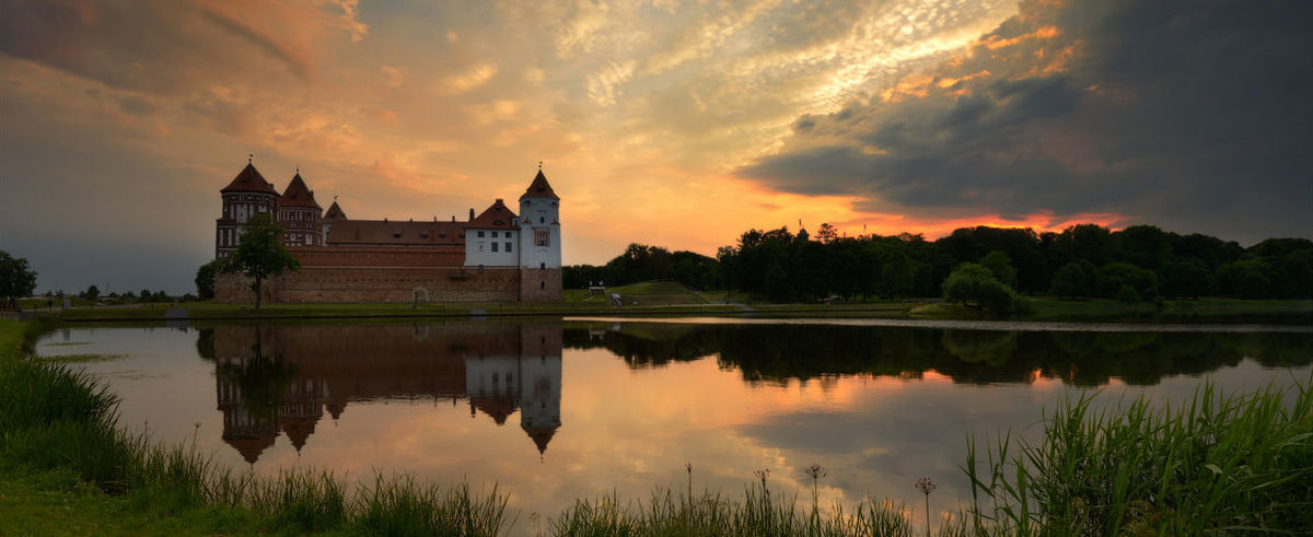 замок мирский фото