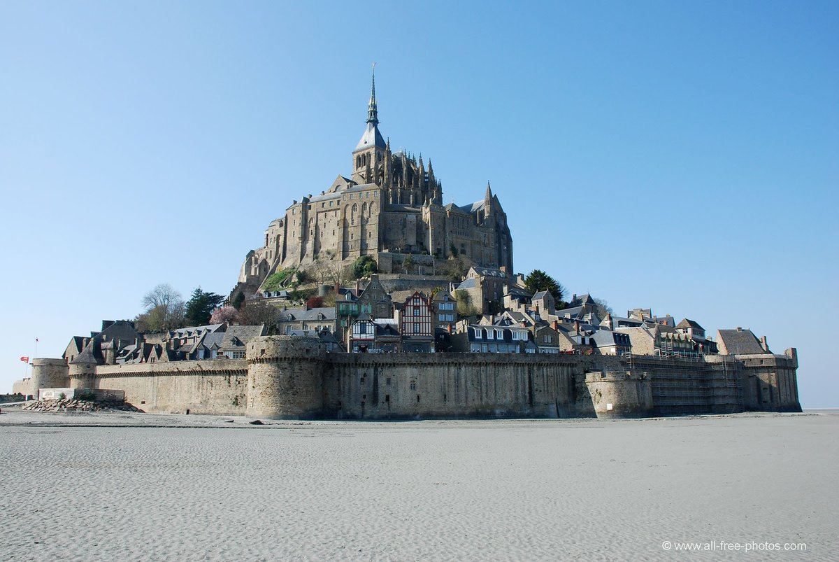 замок мон-сен-мишель (mont saint-michel) фото