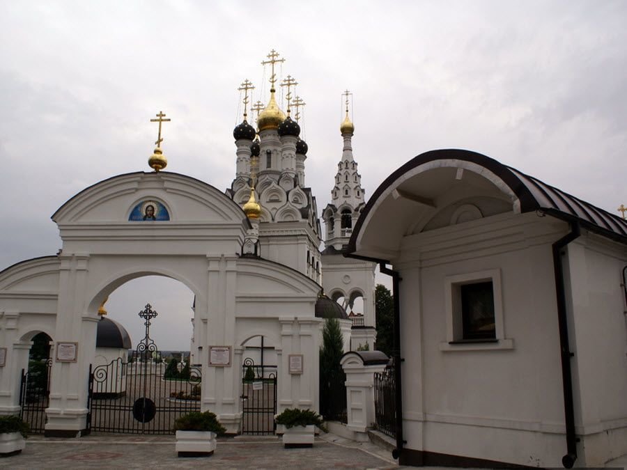 храм веры надежды любви и матери софьи в багратионовске фото