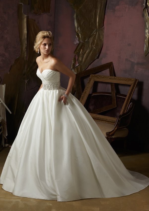 Style 4963 - пышное свадебное платье