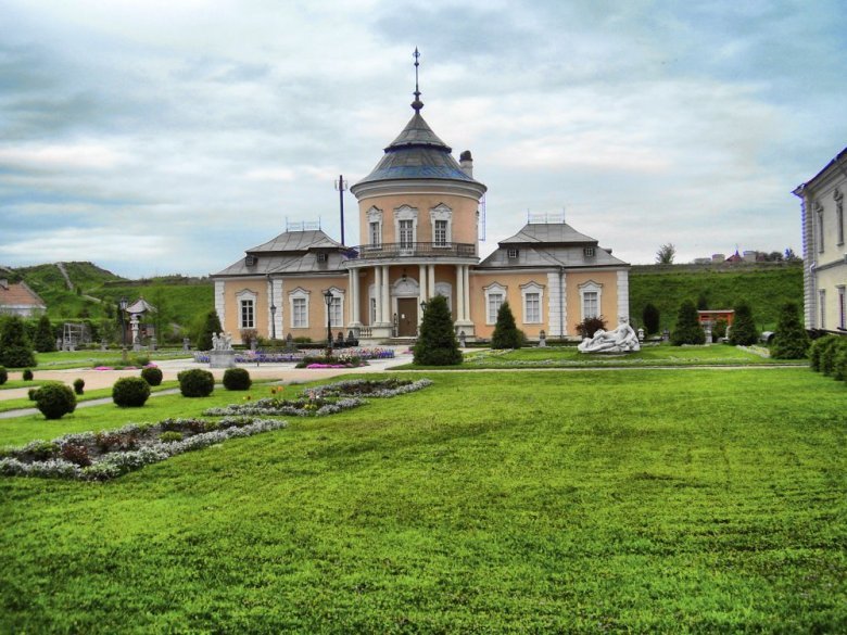 золочевский замок фото