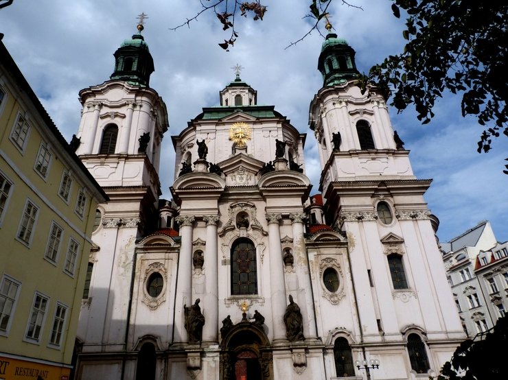 церковь святого микулаша прага фото