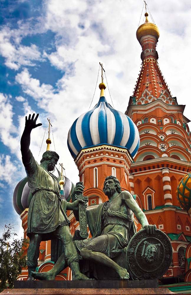 памятник минину и пожарскому в москве фото