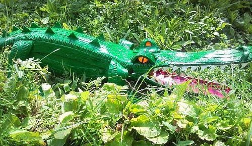 крокодил из шин фото