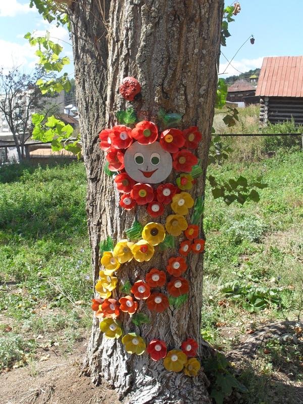 украшаем деревья в детском саду