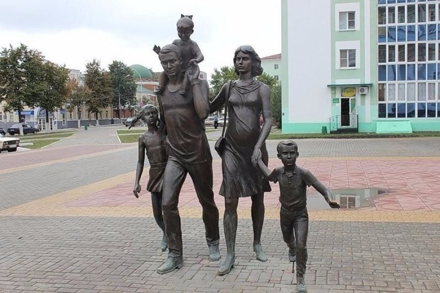 памятник семье саранск фото