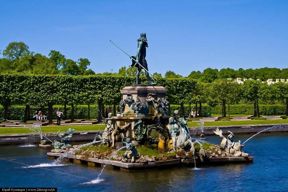 фонтан нептун в петергофе фото