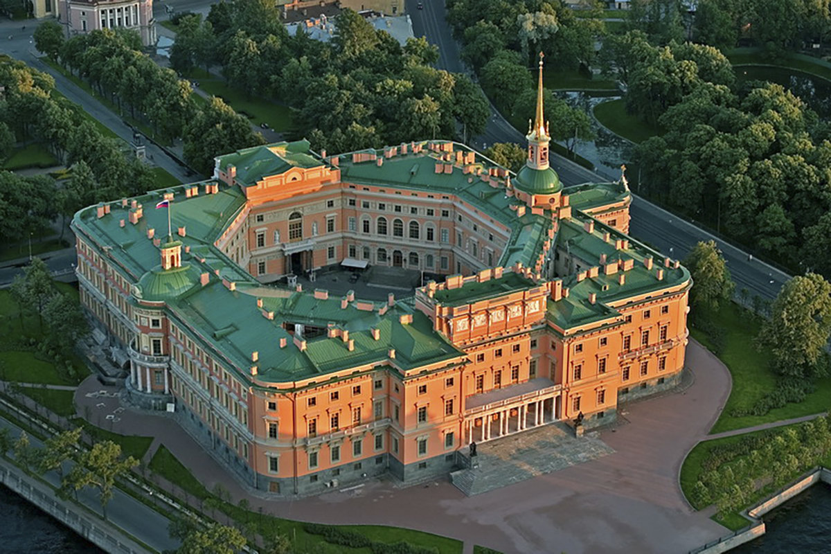 михайловский замок в санкт петербурге фото