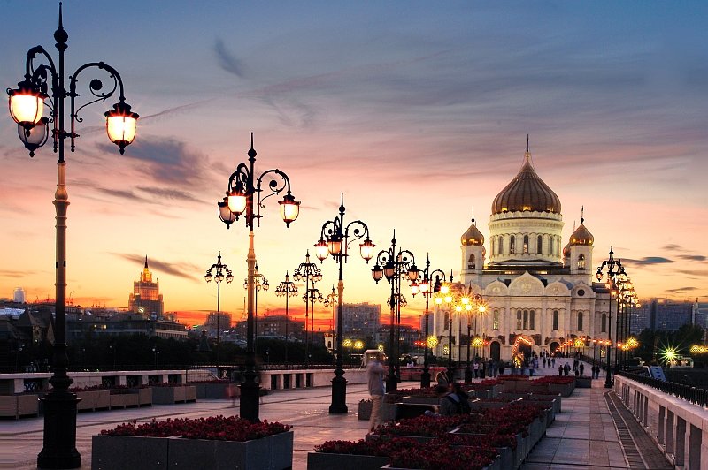 храм христа спасителя в москве вечером фото