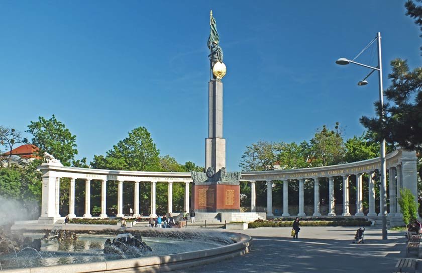 памятник советским воинам в вене фото