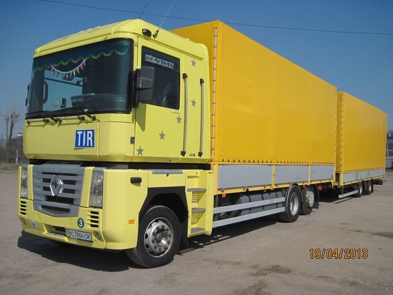 Марка: RENAULT
Модель: MAGNUM
Год выпуска: 11/2005
Первая регистрация: 07/2011
Тип: тентованный грузовик
Пробег: 726000 км
Описание: цвет - желтый.
Двигатель: Volvo, мощность - 480 л.с. (352.81 кВт), дизель, объем - 13 см³.
КПП: механика, количество передач - 16.
Кабина: 2 спальных места, гидроусилитель руля, рация, автономный обогреватель - Webasto, бортовой компьютер, кондиционер, климат-контроль, пневмосиденья, подогрев сидений, подогрев зеркал, холодильник, круиз-контроль (темпомат), тахограф, центральный замок.
Противотуманные фары.
Ящик для инструмента.
Состояние: состояние - отличное.
Описание: место расположения - Украина, Львів.
Тормозная система: ABS.