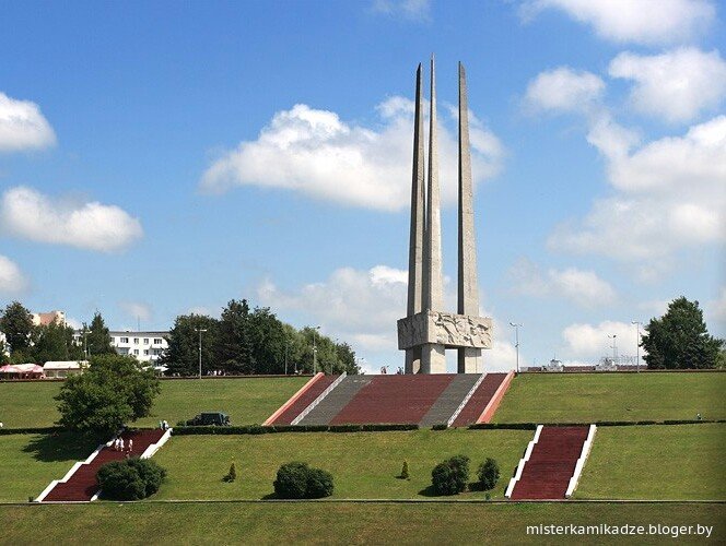мемориальный комплекс «три штыка» фото