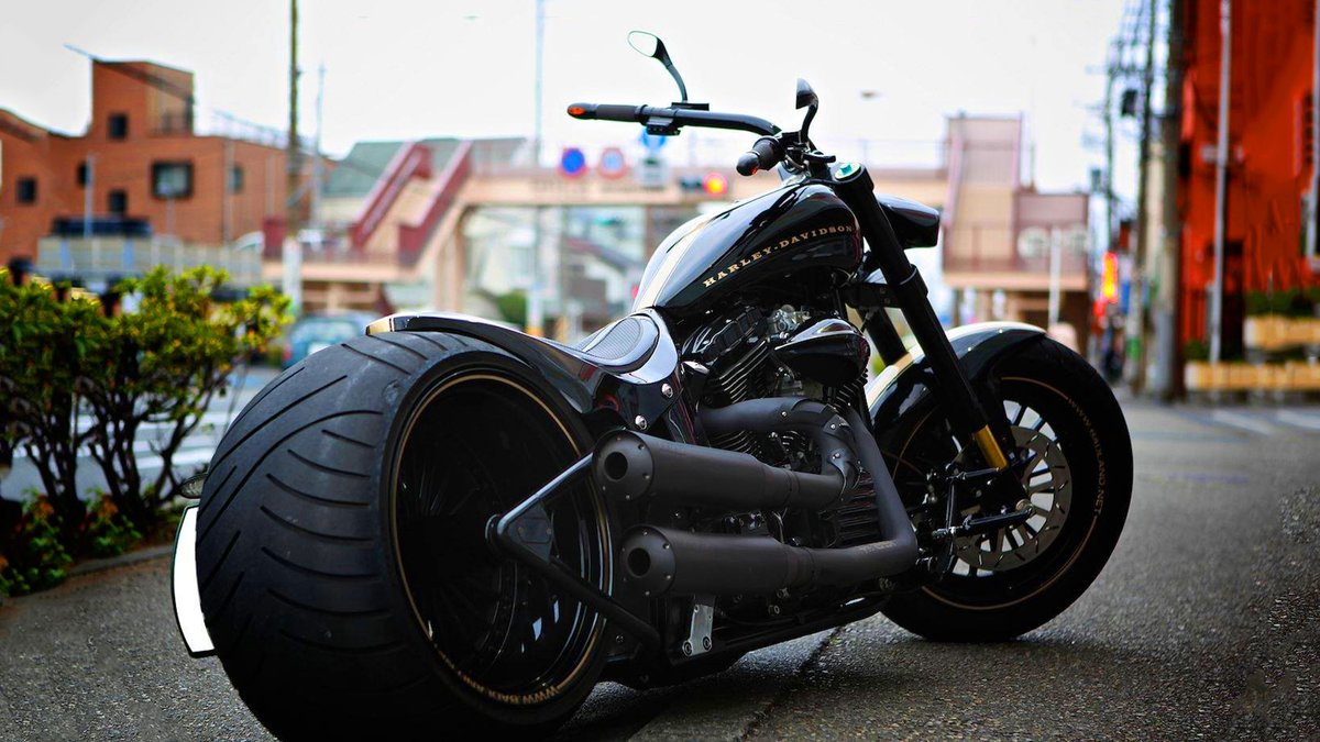 Harley-Davidson с большим колесом