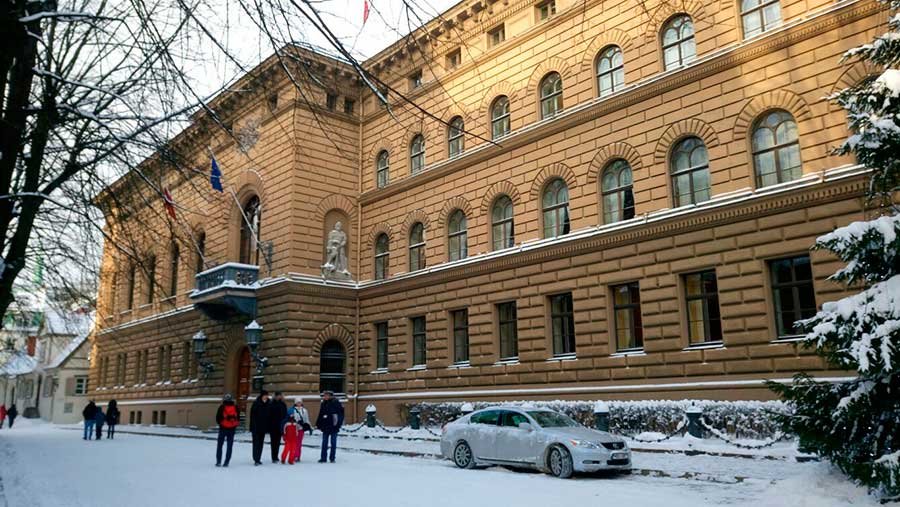 здание парламента рига фото
