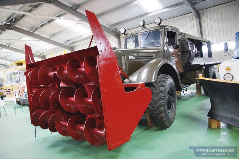 снегоочиститель шнекороторный сшр-2.6 фото