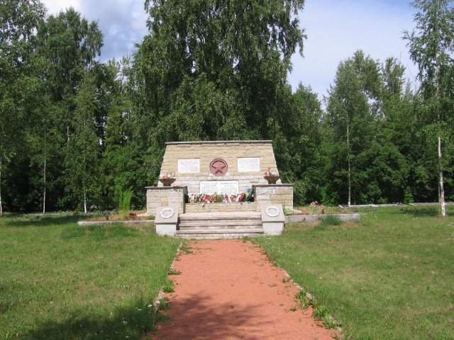 братское захоронение в синимяэ эстония фото