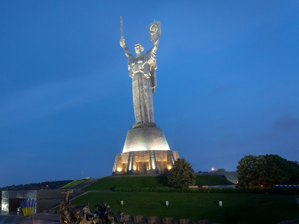 родина мать в киеве фото