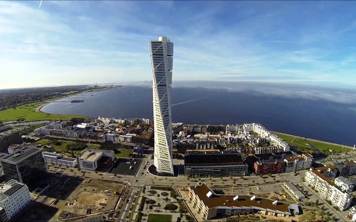 небоскреб turning torso в швеции фото