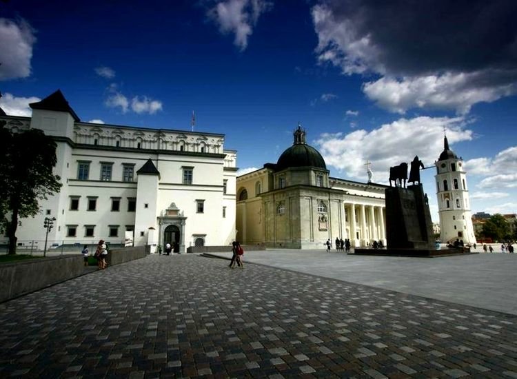 дворец великих князей литовских в вильнюсе фото