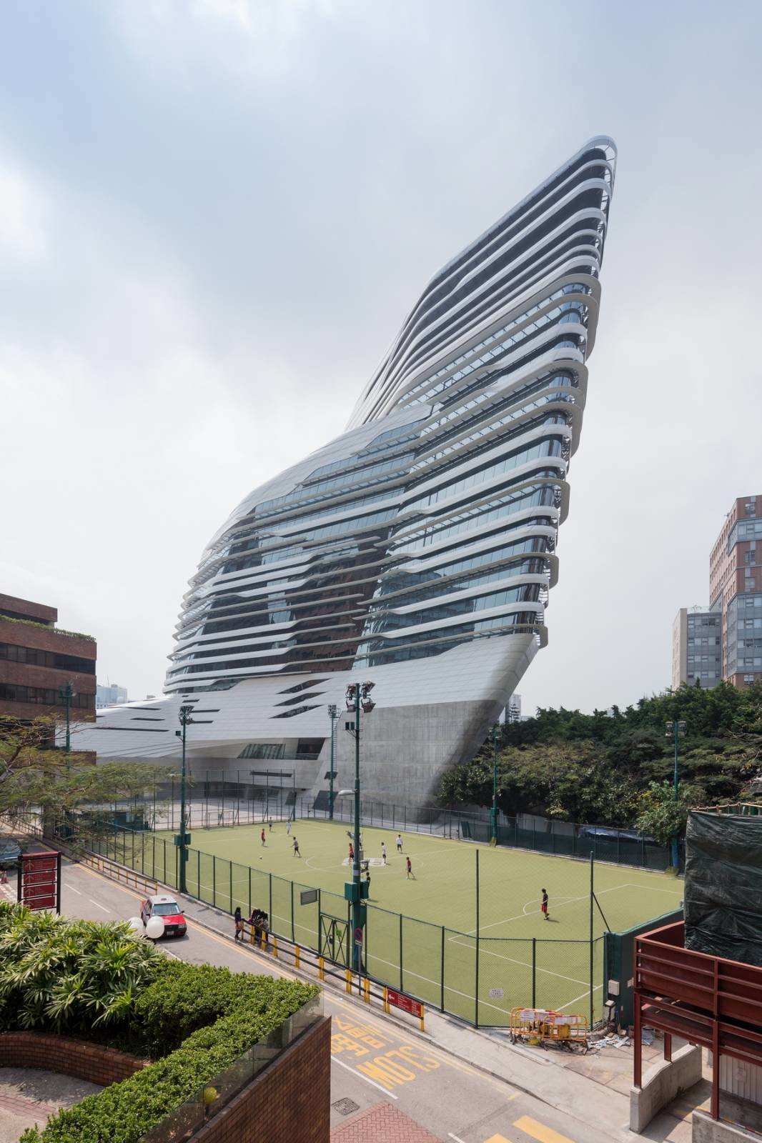 здание инноваций jockey club innovation tower в гонконге фото