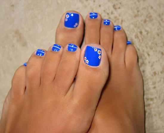 Фото ногтей ног дизайн -в синем педикюре