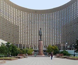 памятник шарлю де голлю фото
