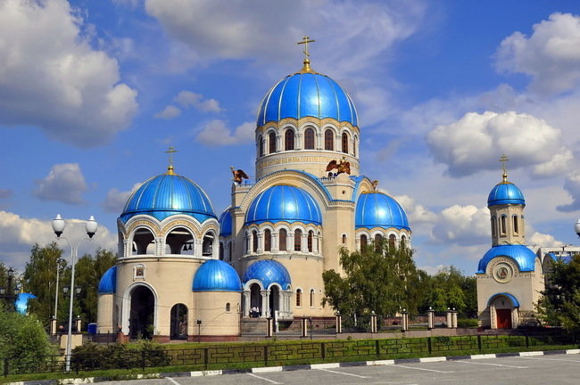 храм живоначальной троицы на борисовских прудах фото