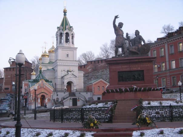 памятник минину и пожарскому в нижнем новгороде фото