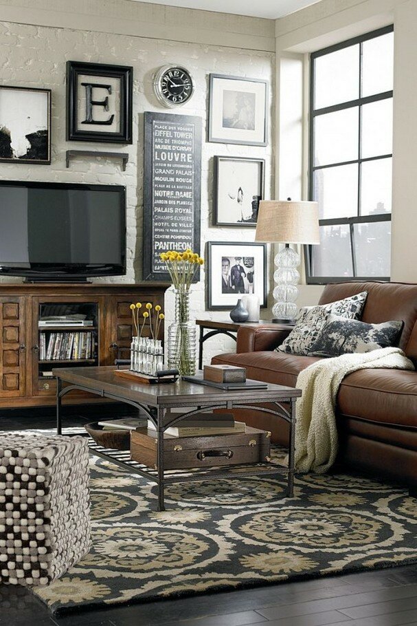 wall decor around tv living rooms фото