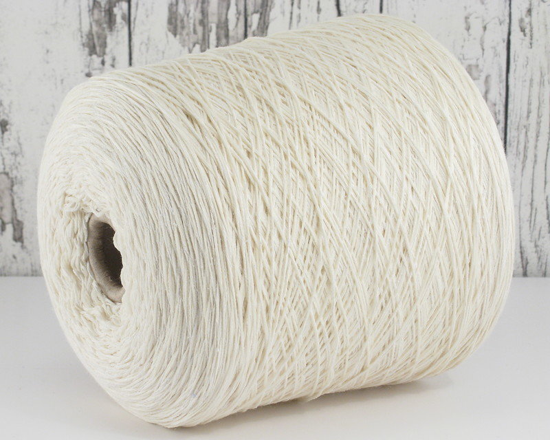 Y001038 Loro Piana art. New Rubber Wool
95% меринос 5% напыление
6*2/60NM (500м/100г) в одну нить примерно под спицы 3 мм или для машинки
Молочный со светлым напылением
