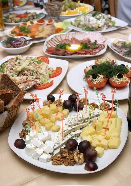 праздничный стол закуски фото