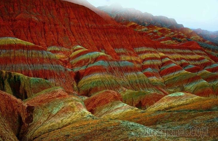 цветные скалы чжанъе данксиа фото
