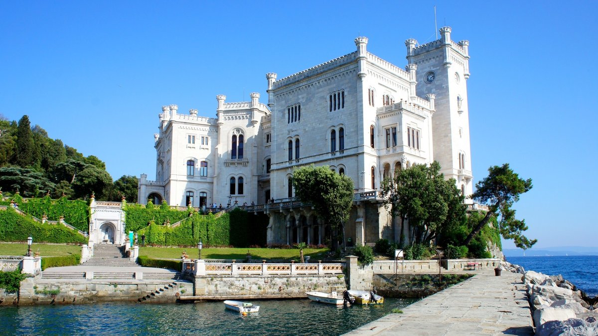 замок мирамаре италия фото
