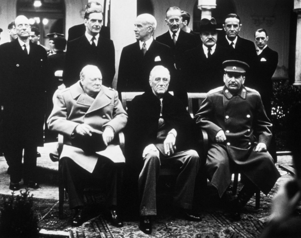 сталин рузвельт и черчилль на ялтинской конференции фото