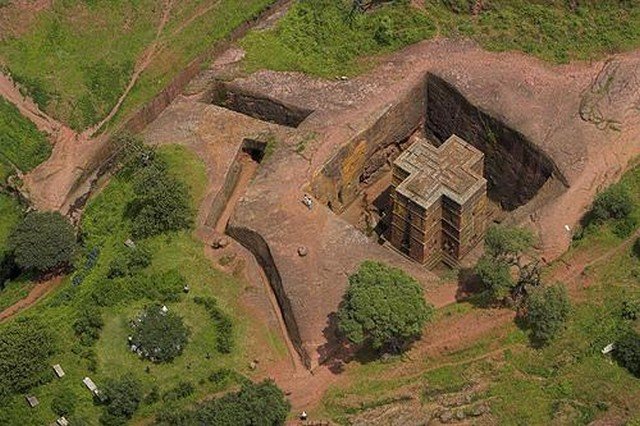 церковь святого георгия. лалибэла. эфиопия фото
