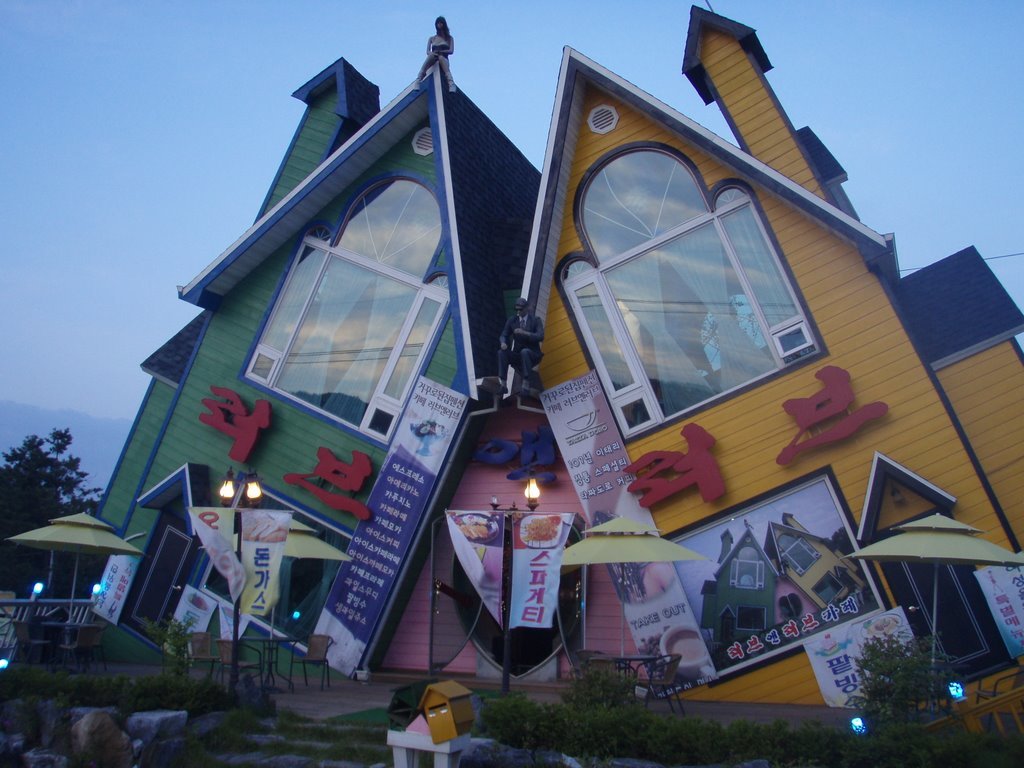 странный дом weird house альпы фото