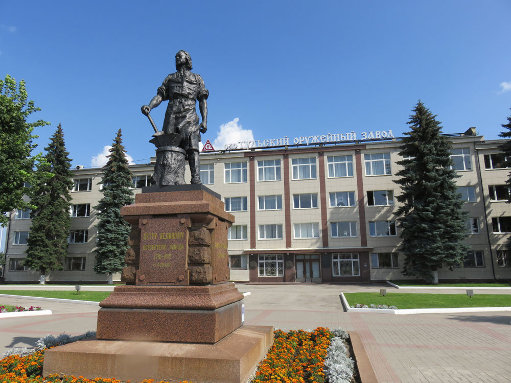 памятник петру 1 в туле фото
