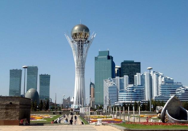 монумент байтерек в астане фото