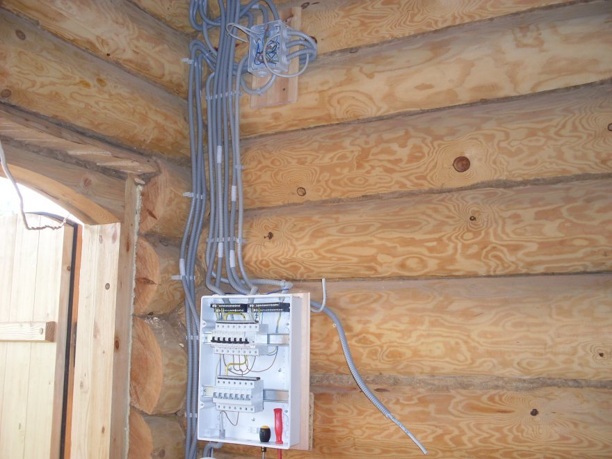 устройство электропроводки в деревянном доме