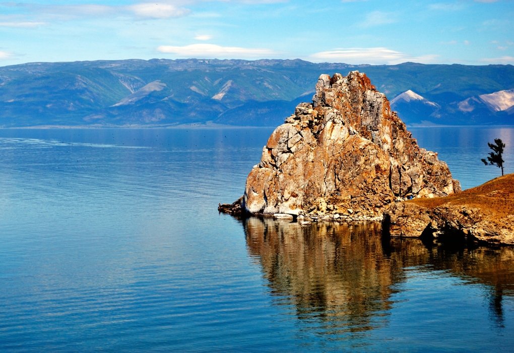шаман-камень на байкале фото