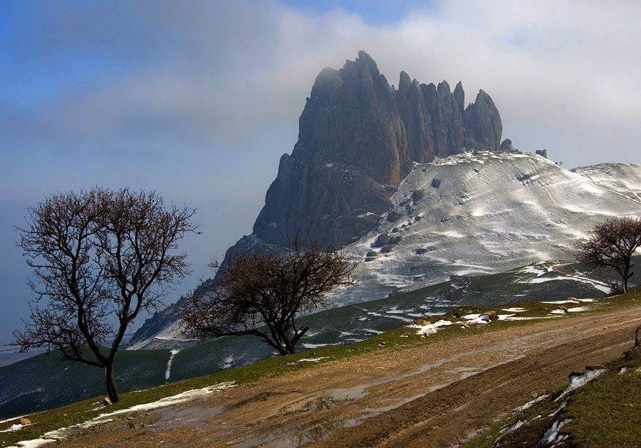 гора бешбармаг в азербайджане фото