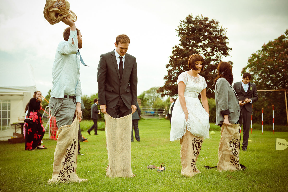 babi-video-razvlecheniya-molodozhenov-filmi-pro