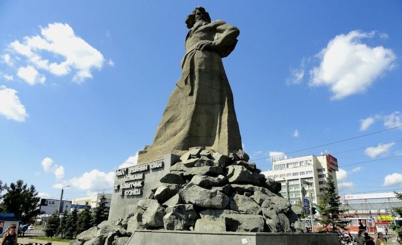 сказ об урале памятник в челябинске фото