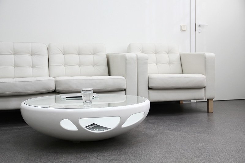 Галечный столик русского дизайнера Михаила Беляева, выполненный в форме овальной полусферы, был разработан для St.Petersburg Design Week 2013